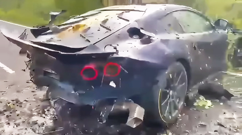 Ferrari-812-Competizione-crash-Scotland