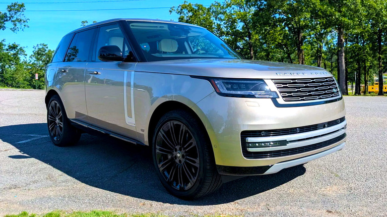 2025-Land-Rover-Range-Rover-SWB-Autobiography-P530-27-for-Carscoops-by-Stephen-Rivers-2048x1152 copy