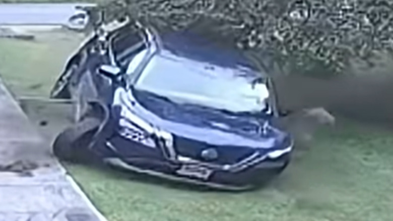 Nissan-Rogue-crash-yard