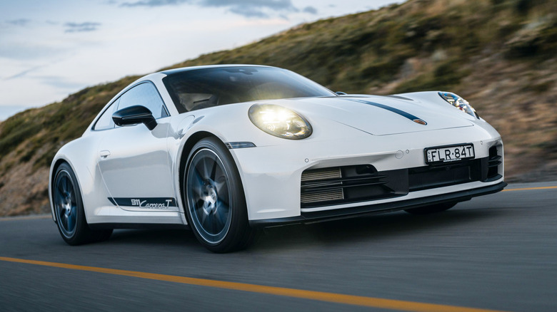 Porsche-911-GTS-hybrid-manual