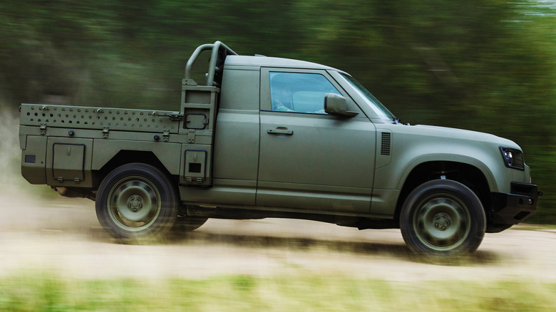 JLR-Defender-Military-New---1aC