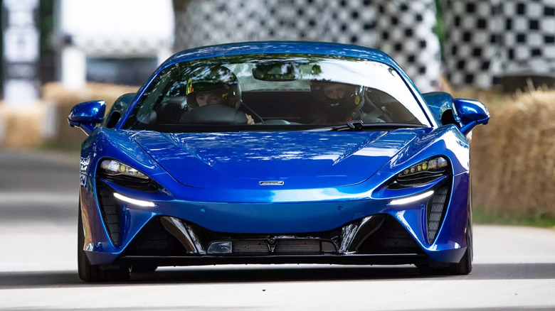 McLaren-Artura-Goodwoodaa