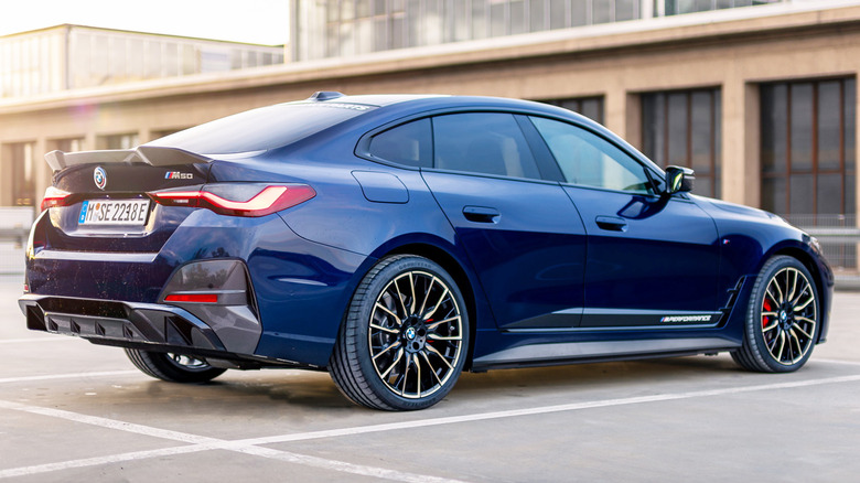 2022-BMW-i4-M50-2