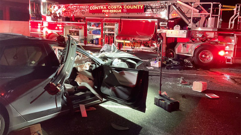 Tesla-Model-S-Firetruck-Crash-Fatal---2aa