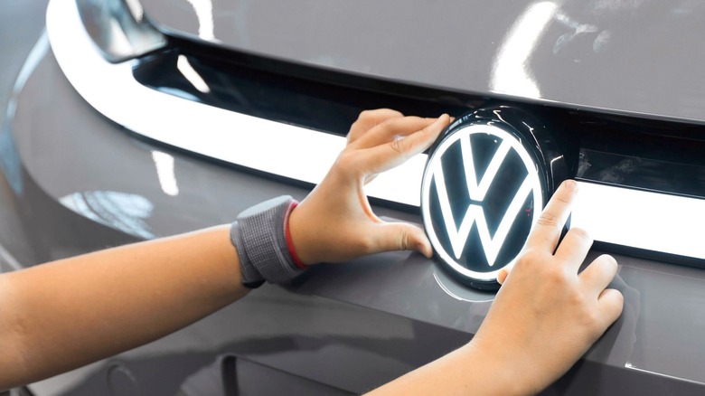 VW badge Sep2261