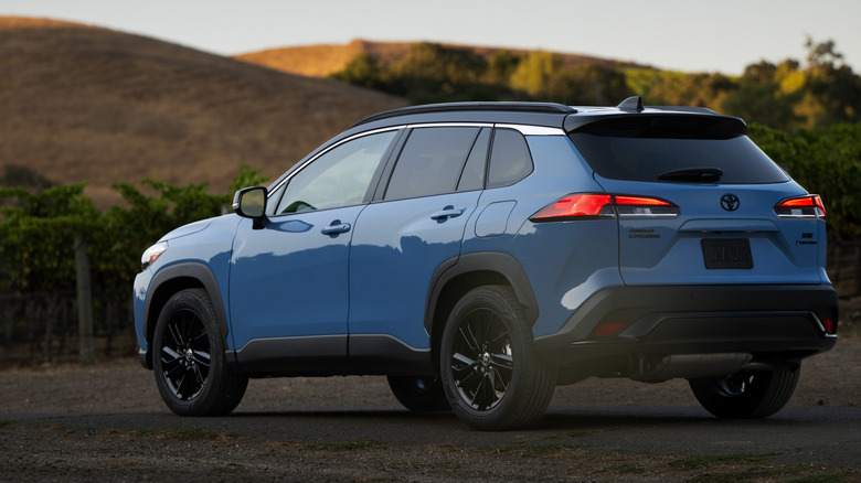 2027_Toyota_CorollaCross_Hybrid_XSE_AWD_CavalryBlue_003_NR