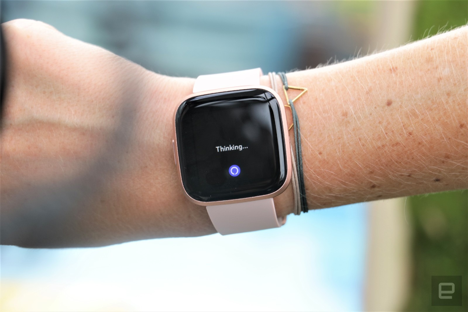 Fitbit Versa2 / Alexa スマートウォッチ Alexa音声操作対応スマートウォッチ「Fitbit Versa 2」。26,990円 - AV