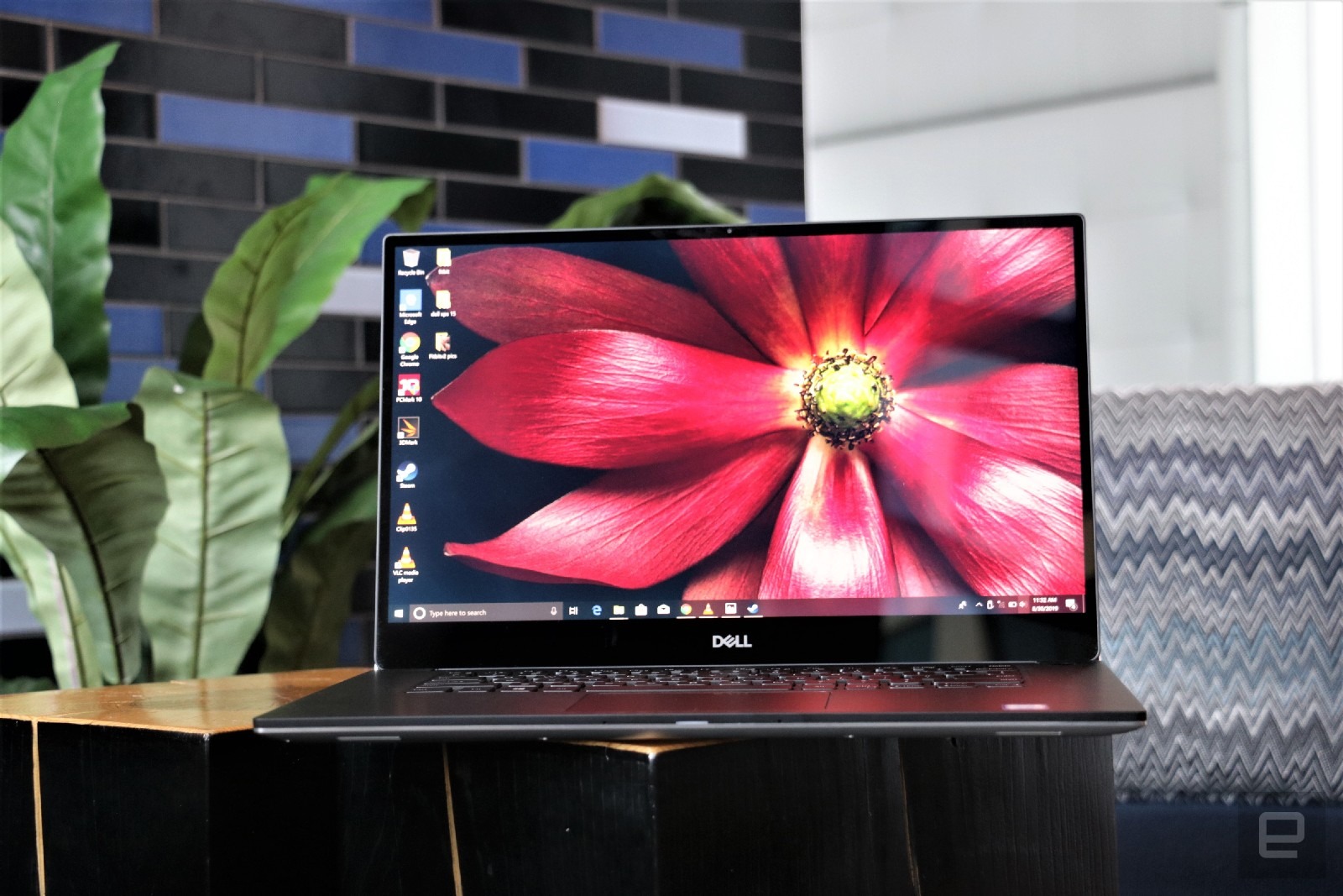 DELL (2019) ノートパソコン ASCII.jp：新XPS15 (2019) 実機レビュー = GeForceに4K有機EL搭載の