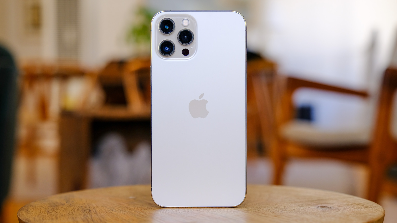 iPhone 12 ProMAX ホワイト Apple iPhone 12 Pro Max review: Better, not just bigger