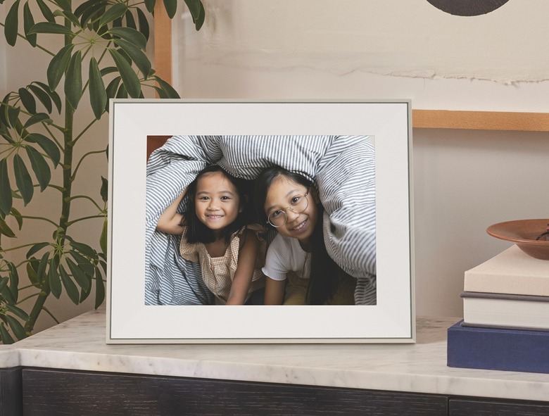 Aura Aspen digital photo frame