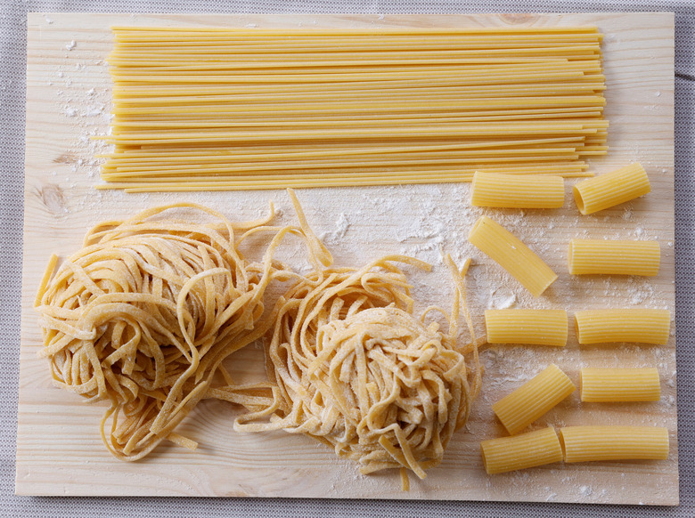 Spaghetti, rigatoni and handmade fettuccine are displayed at a restaurant in Rome, Italy, March 25, 2024. REUTERS/Remo Casilli