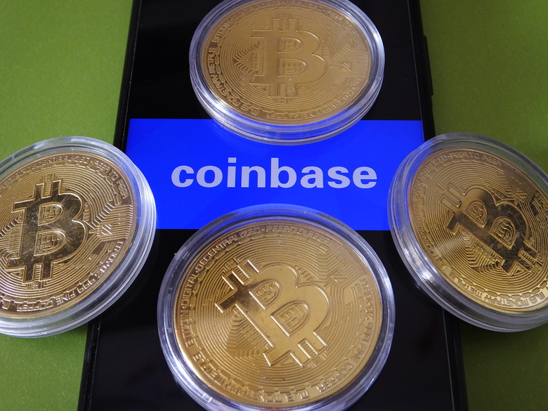 YICHANG, CHINA - JUNE 14, 2022 - Netizens display physical commemorative bitcoin coins in Yichang, Central China's Hubei province, June 14, 2022. The world's largest cryptocurrency exchange, Binance, temporarily suspended withdrawals from its platform as the sell-off of risky assets intensified, while The largest cryptocurrency exchange, Binance, temporarily suspended withdrawals from its platform, said Celsius Network. It fell below $23,000 for the first time in a year and a half to its lowest level in 18 months. Shares of cryptocurrency trading platform Coinbase fell 11.41 percent to $52.01 on Monday. (Photo credit should read CFOTO/Future Publishing via Getty Images)