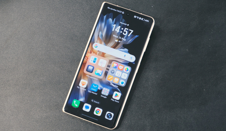 Image of the Honor Magic V5 on a table. 