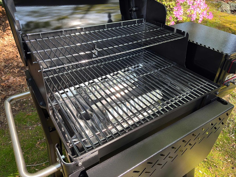 Weber redesigned the cook chamber on the Smoque