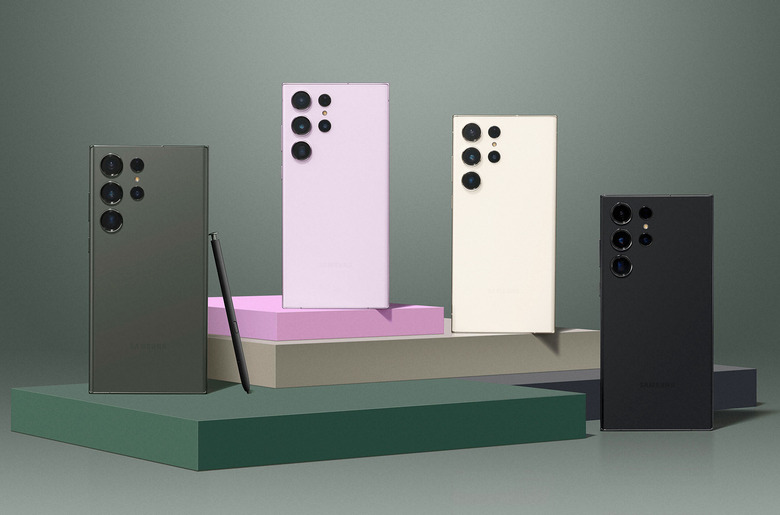 All four colors of the Samsung S23 Ultra smartphone standing on end on stepped blocks, with their cameras facing the camera