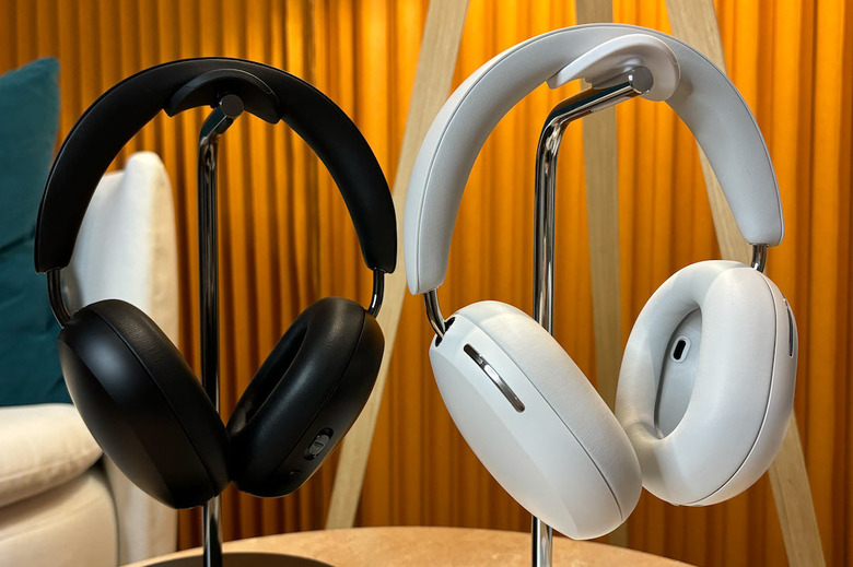 Two pairs of Sonos headphones, one in black and one in white. 
