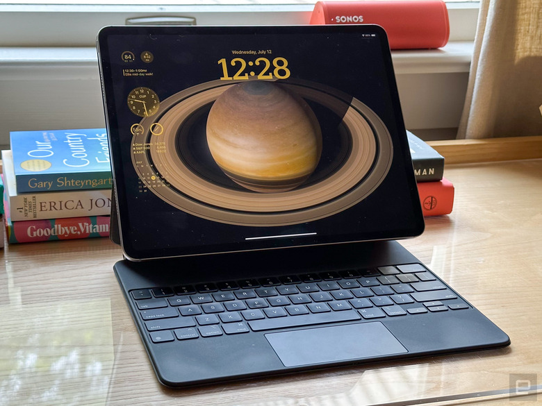 iPadOS 17 public beta running on a 12.9-inch iPad Pro.