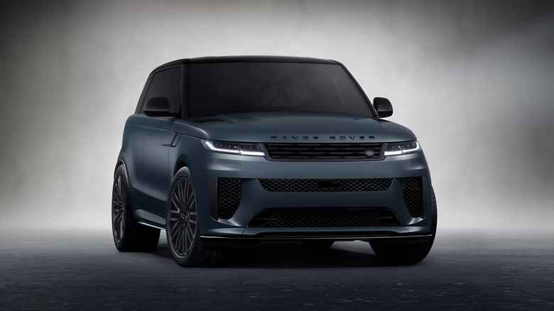 The 2025 Range Rover sport in dark blue