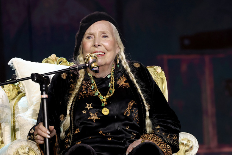 LOS ANGELES, CALIFORNIA - FEBRUARY 04: Joni Mitchell performs onstage during the 66th GRAMMY Awards at Crypto.com Arena on February 04, 2024 in Los Angeles, California. (Photo by Kevin Mazur/Getty Images for The Recording Academy)