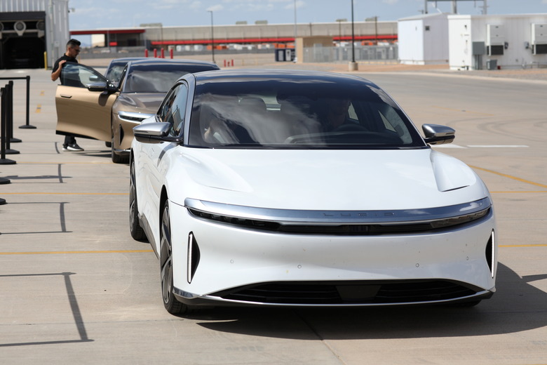 People test drive Dream Edition P and Dream Edition R electric vehicles at the Lucid Motors plant in Casa Grande, Arizona, U.S. September 28, 2021.  REUTERS/Caitlin O'Hara