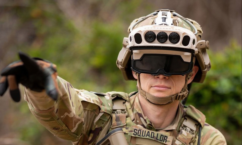 An Army soldier wearing a prototype of the Microsoft-designed IVAS AR headset, based on HoloLens.