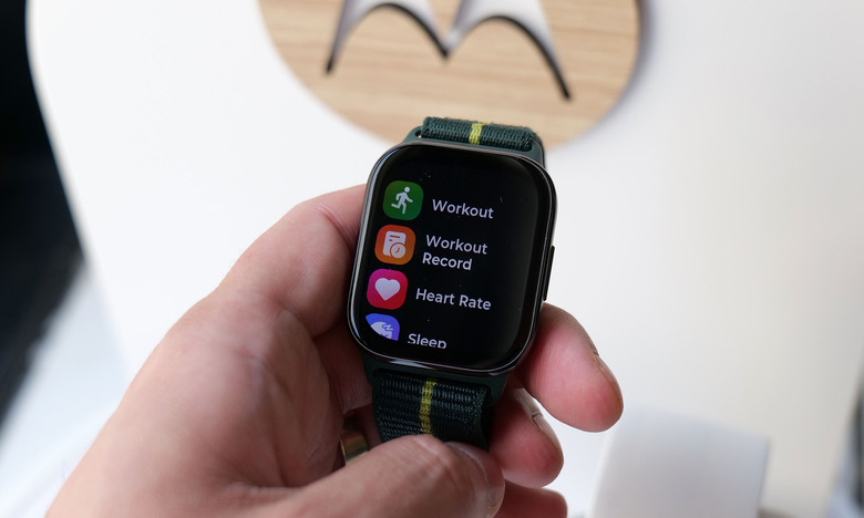 Hands on with Motorola's Moto Watch Fit