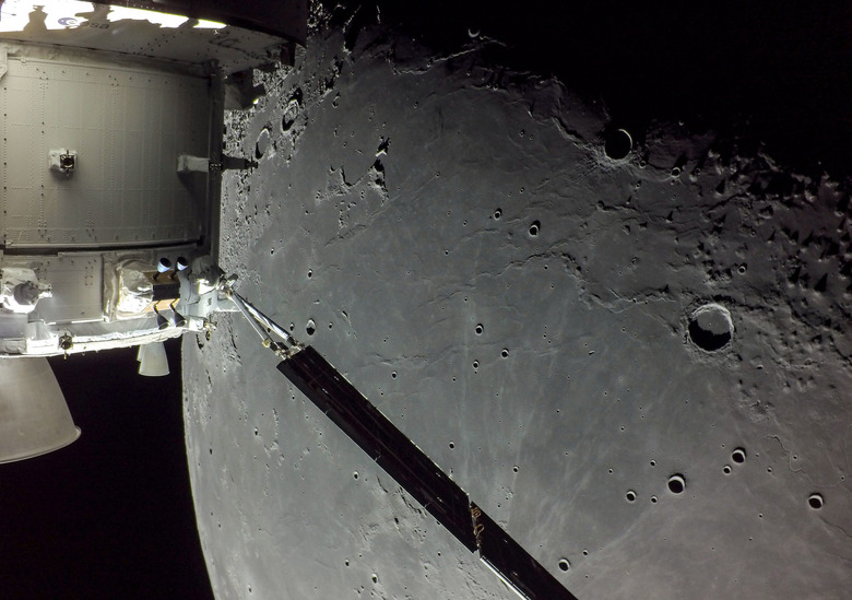 NASA posts high resolution images of Orion Lunar flyby