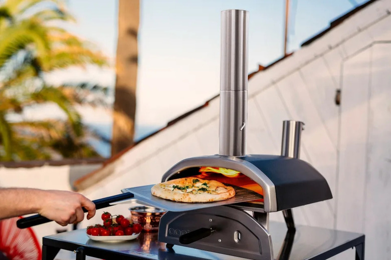 Ooni Karu 12 pizza oven
