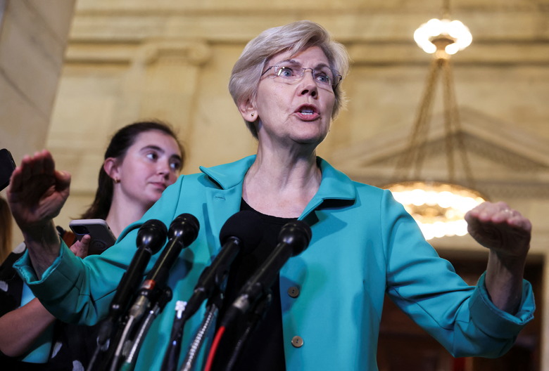 U.S. Senator Elizabeth Warren (D-MA) faces reporters during a break in a bipartisan Artificial Intelligence (AI) Insight Forum for all U.S. senators at the U.S. Capitol in Washington, U.S., September 13, 2023. REUTERS/Julia Nikhinson