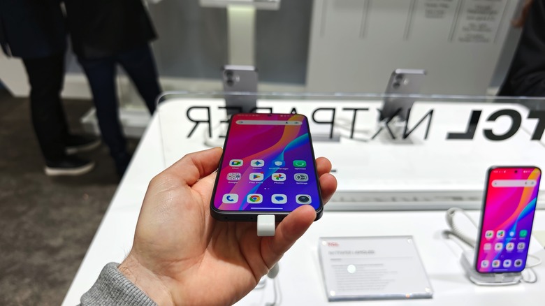 TCL NXTPAPER AMOLED at MWC 2026