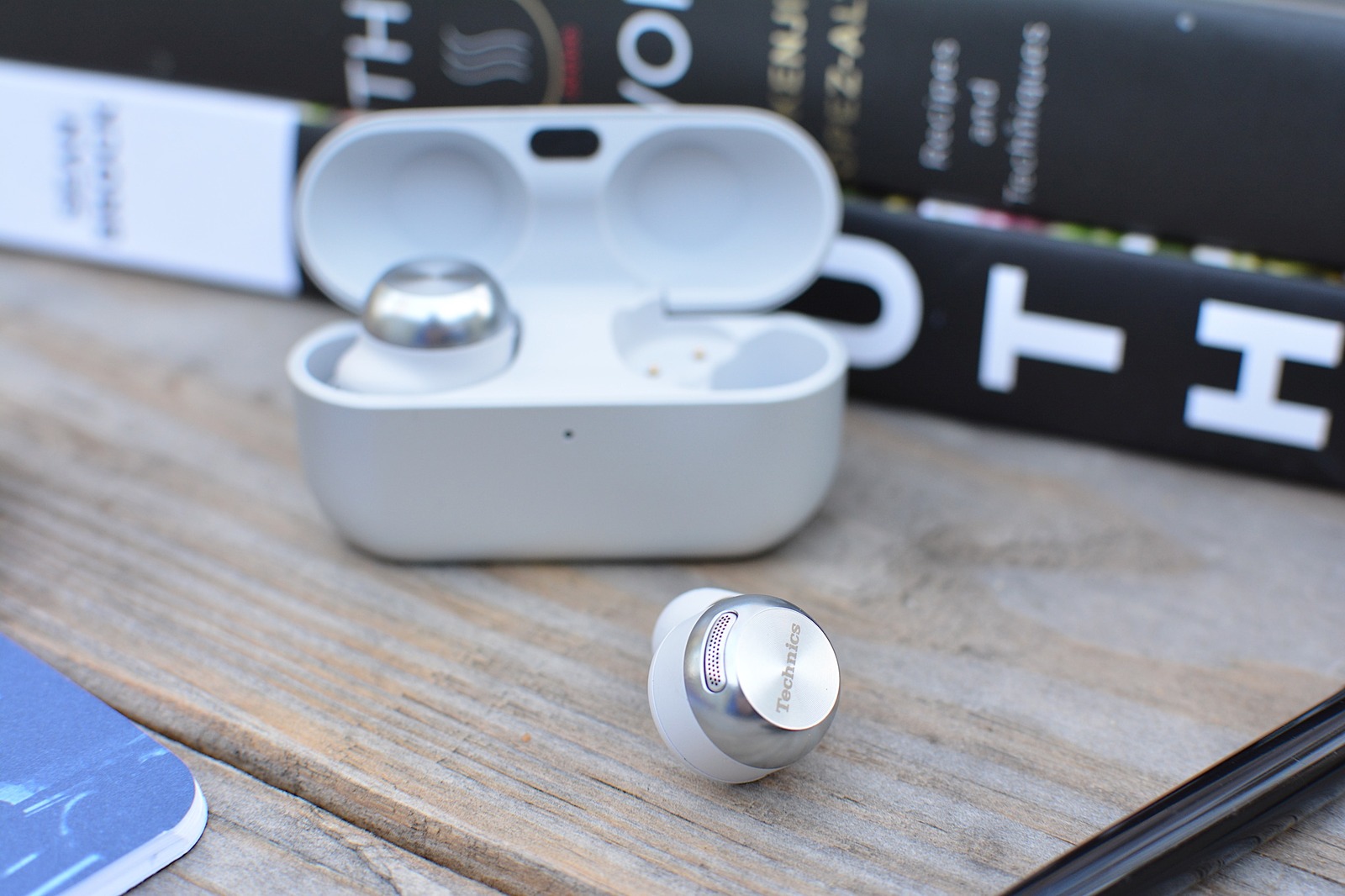 Technics AZ100 review: Supreme sound quality and a unique
