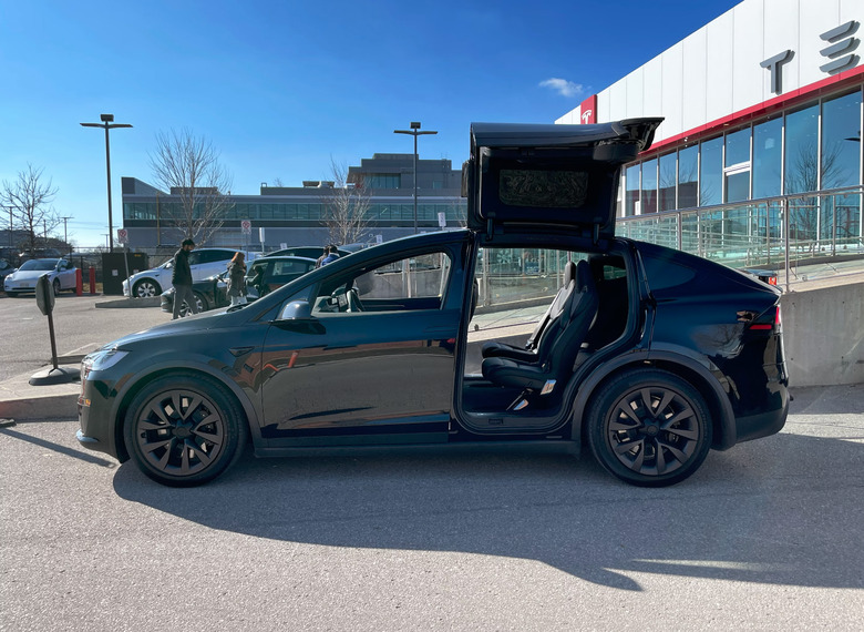 A car with its doors open.