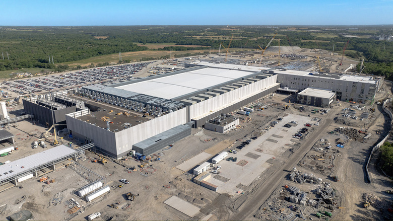 Overhead photo of an under-construction silicon factory in Sherman, TX.