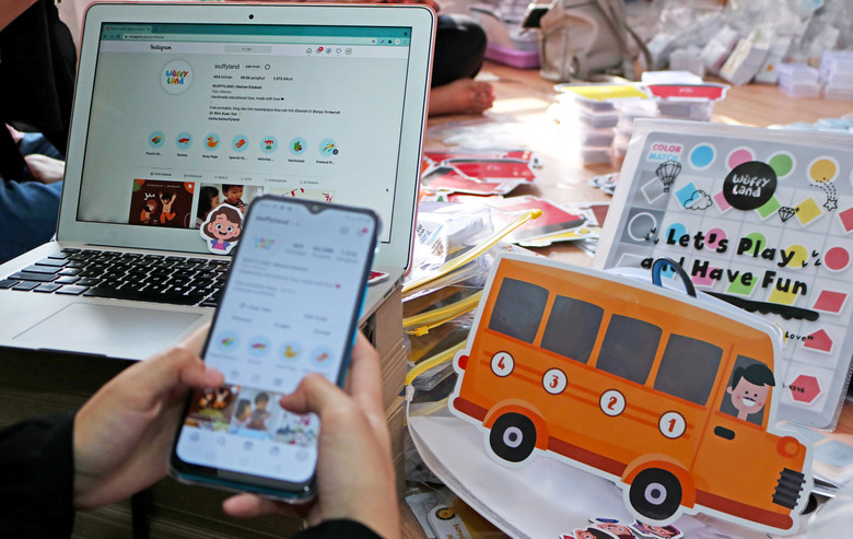 Crafter  the children educational games from paper ( Wuffy Land brand) with theme 