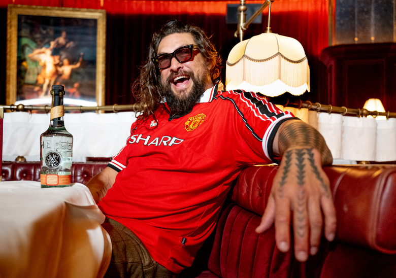 MANCHESTER, ENGLAND - FEBRUARY 01: Jason Momoa of Oof Tatata poses before performing onstage at Louis on February 01, 2026 in Manchester, England. (Photo by Shirlaine Forrest/Getty Images)