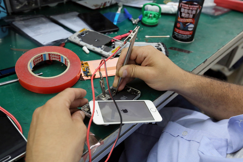 A technician repairs an iPhone at the Class cellphone store in Beirut, Lebanon July 6, 2017. REUTERS/Aziz Taher