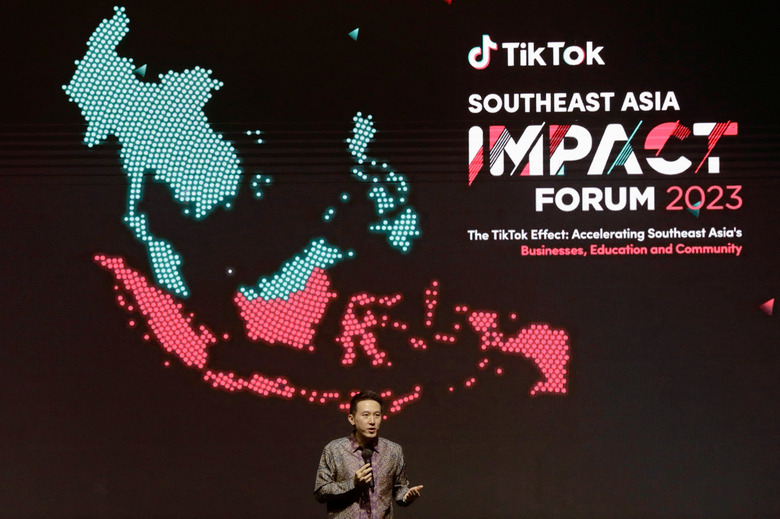 TikTok Chief Executive Officer Shou Zi Chew delivers his speech during the launch of TikTok Socio-Economic Impact Report 2023 event at The Ritz Carlton, Pacific Place in Jakarta, Indonesia, June 15, 2023. REUTERS/Ajeng Dinar Ulfiana