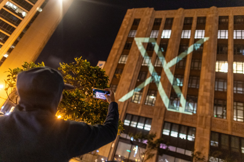 Twitter's new logo is seen projected on the corporate headquarters building in downtown San Francisco, California, U.S. July 23, 2023. REUTERS/Carlos Barria