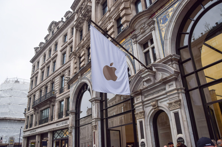 LONDON, UNITED KINGDOM - 2024/09/20: General view of the Apple store in Regent Street as iPhone 16 goes on sale in the UK. (Photo by Vuk Valcic/SOPA Images/LightRocket via Getty Images)