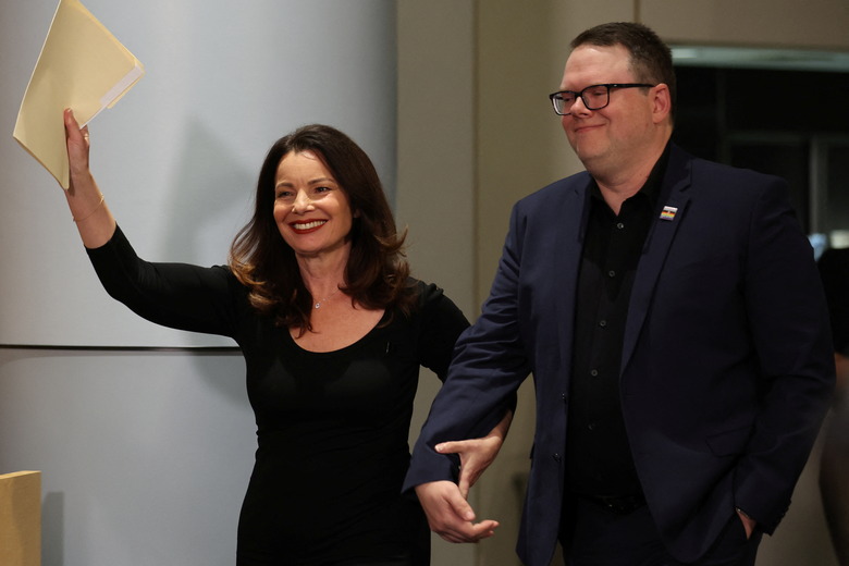 SAG-AFTRA union President Fran Drescher and SAG-AFTRA chief negotiator Duncan Crabtree-Ireland attend a press conference after SAG-AFTRA TV/Theatrical Committee approved a tentative agreement with the Alliance of Motion Picture and Television Producers (AMPTP) to bring an end to the actors strike, in Los Angeles, California, U.S., November 10, 2023. REUTERS/Mike Blake