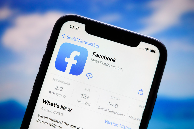 CHINA - 2023/07/15: In this photo illustration, the Facebook app logo is displayed in the Apple Store for iphones. (Photo Illustration by Sheldon Cooper/SOPA Images/LightRocket via Getty Images)