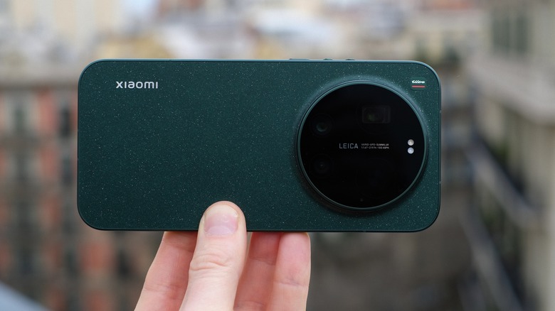 Xiaomi 17 Ultra hands-on at MWC 2026